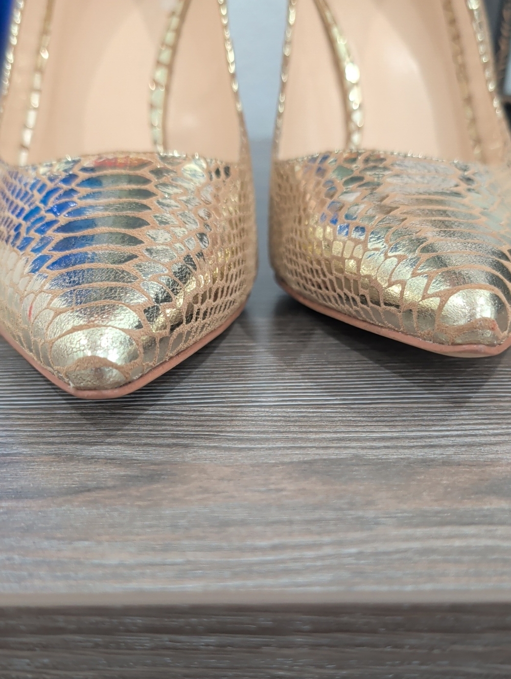 Near New Nine West TATIANA Gold Metallic Leather Croc Embossed Stiletto Heels 11 - Picture 13 of 15